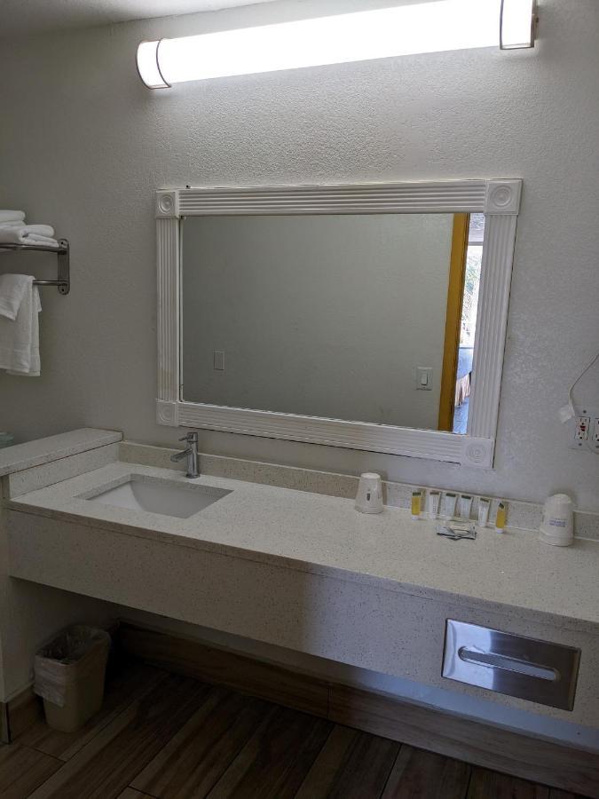 Days Inn & Suites By Wyndham Port Richey Luaran gambar